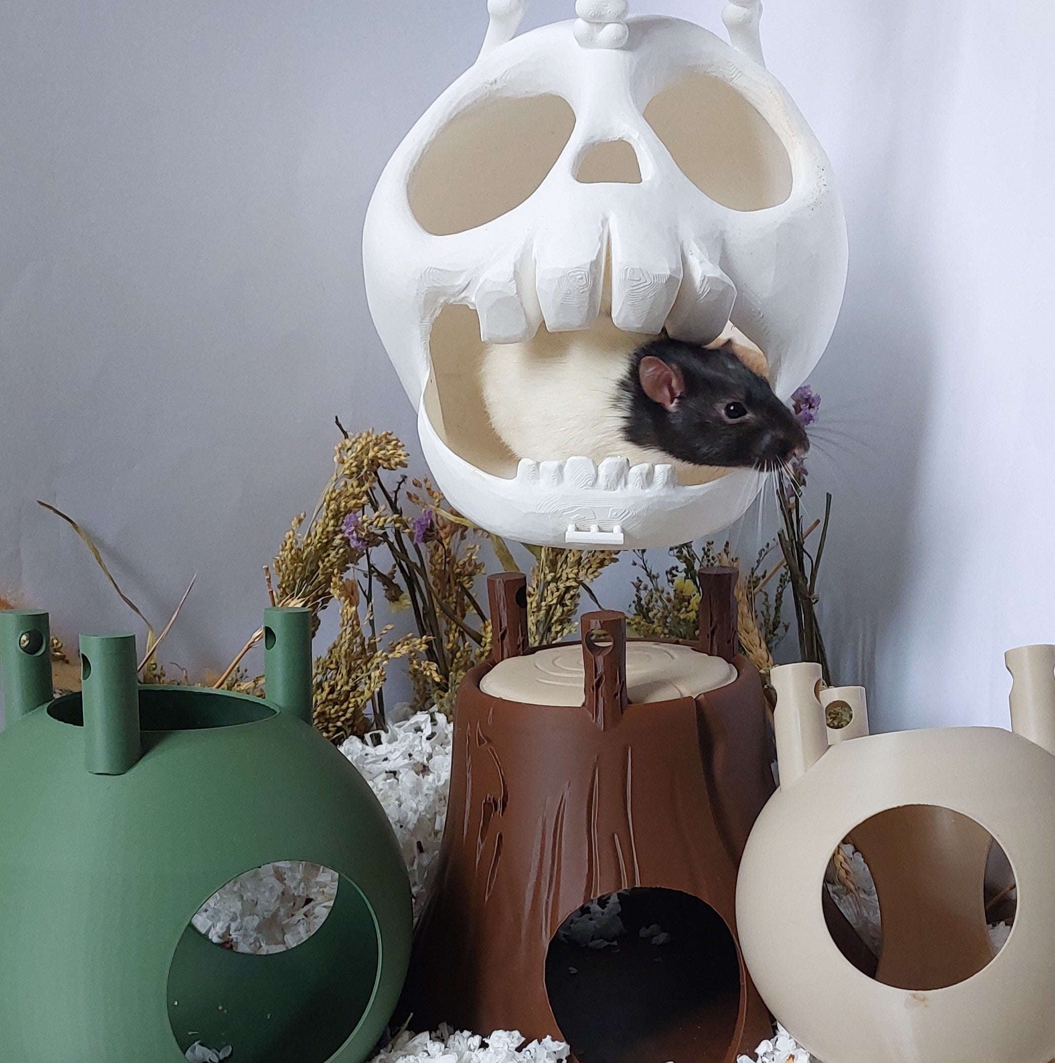 Hanging hides & tunnels