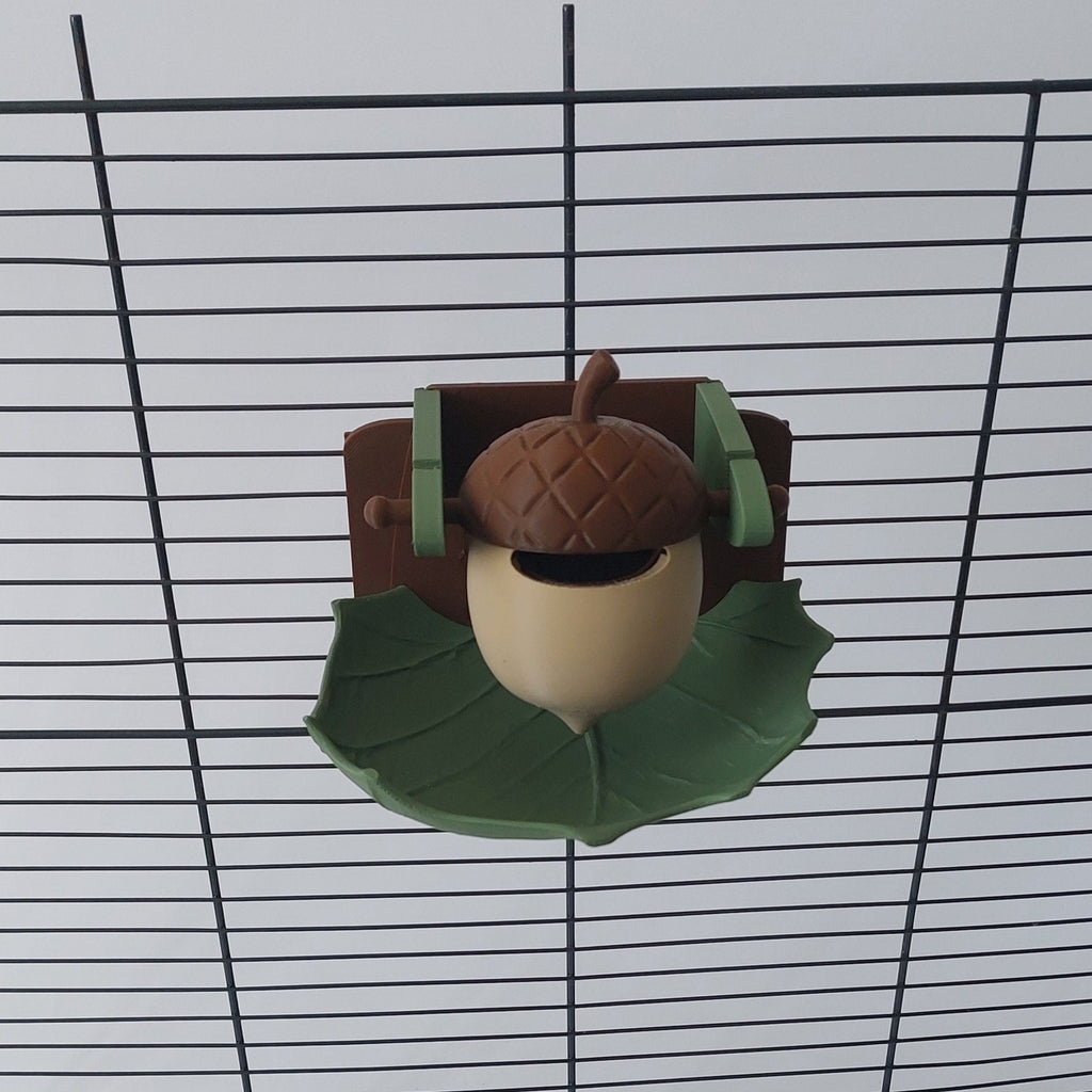 Acorn foraging toy