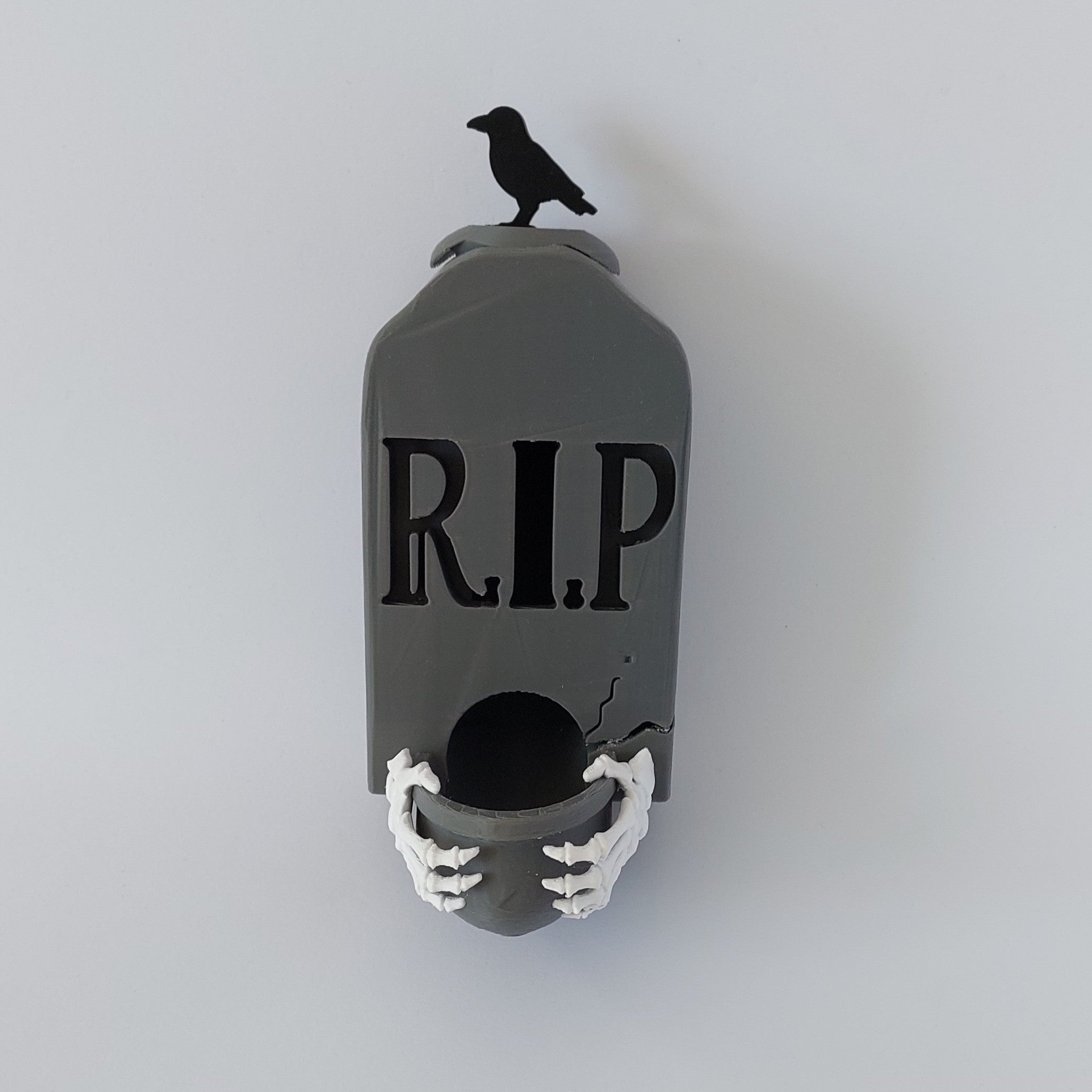 Rat gravestone feeder