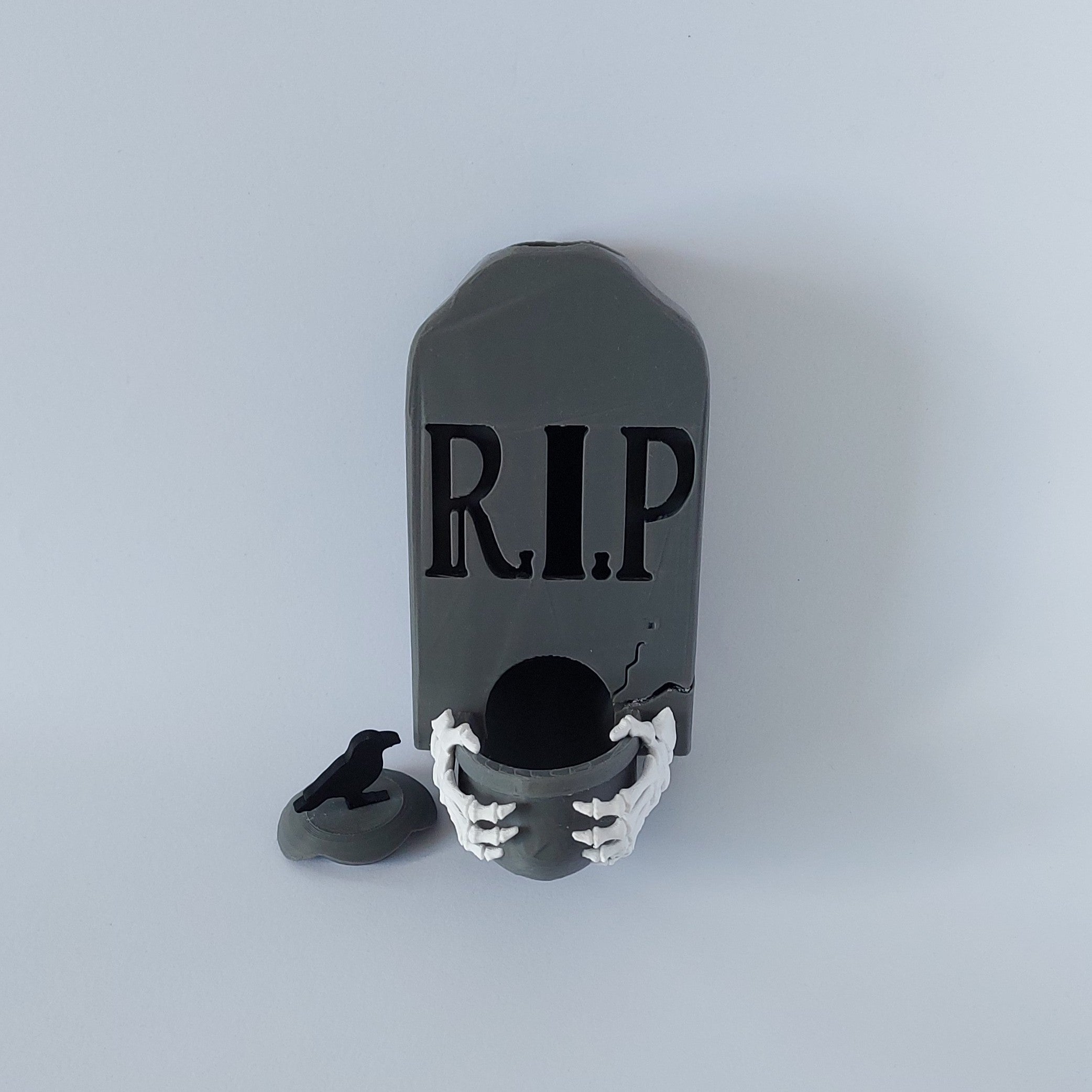 Rat gravestone feeder