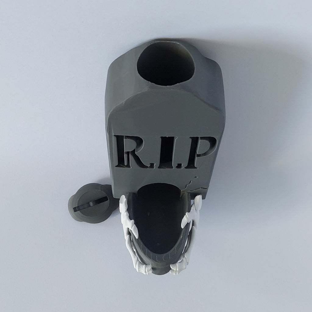 Rat gravestone feeder