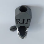 Rat gravestone feeder