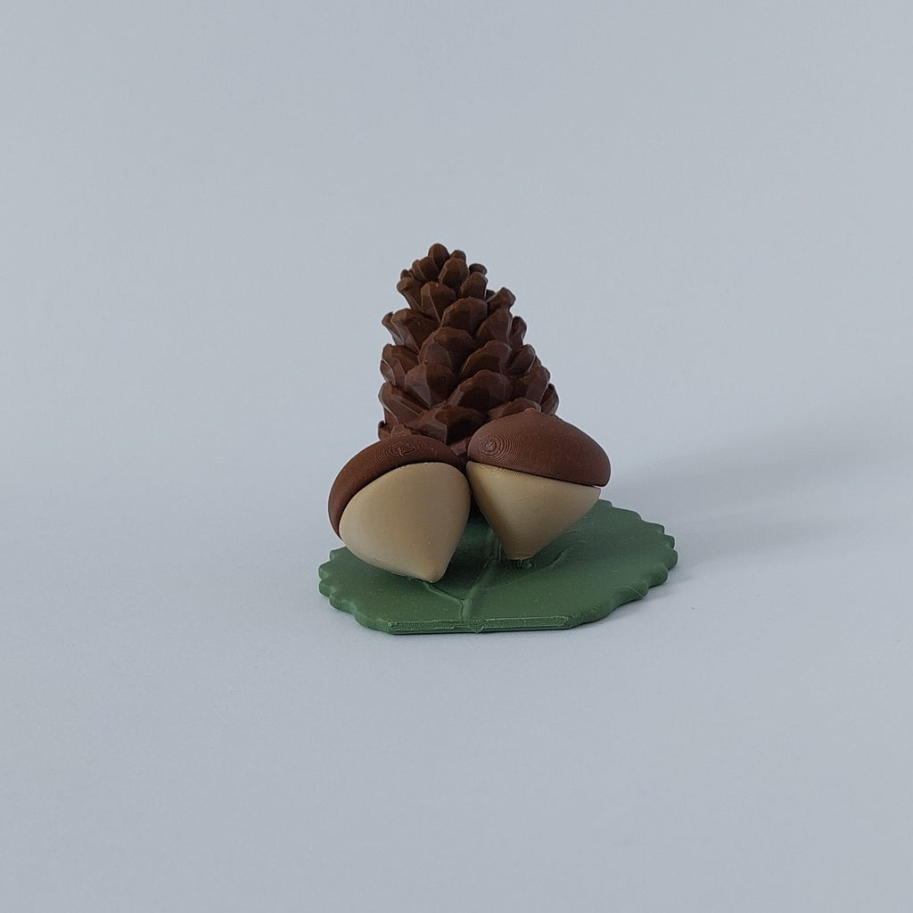 Acorns and pine cone spray holder