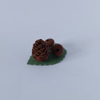 Acorns and pine cone spray holder