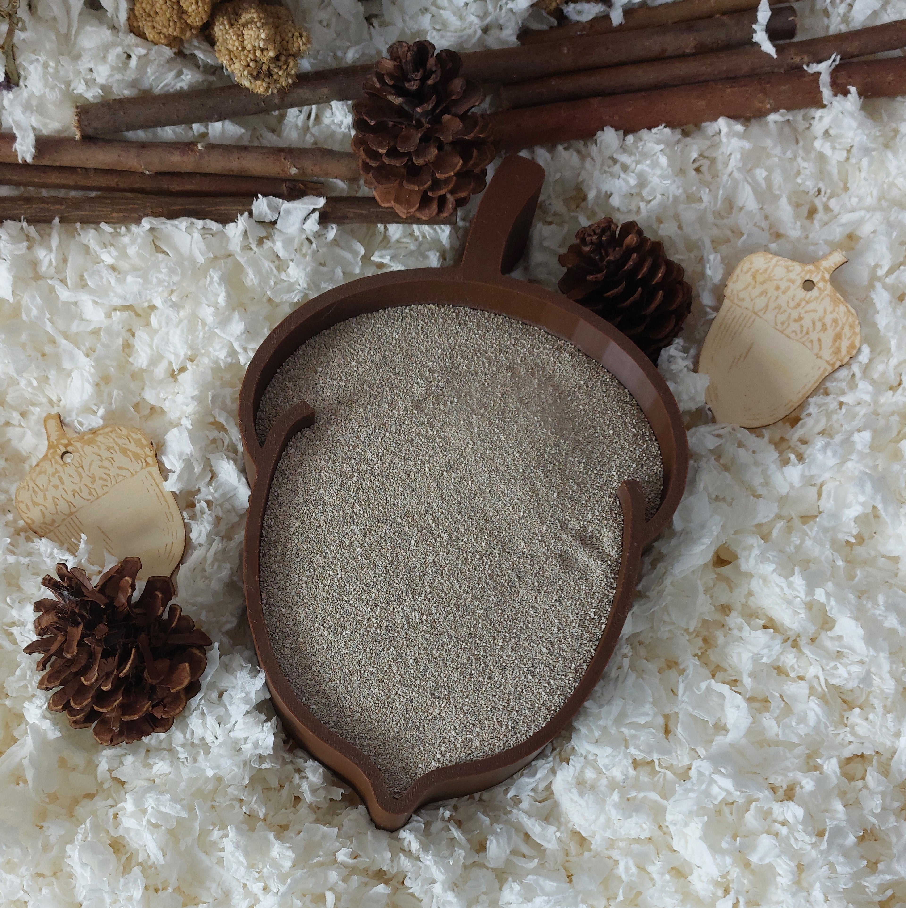 Hamster acorn dig box