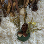 Acorns and pine cone spray holder
