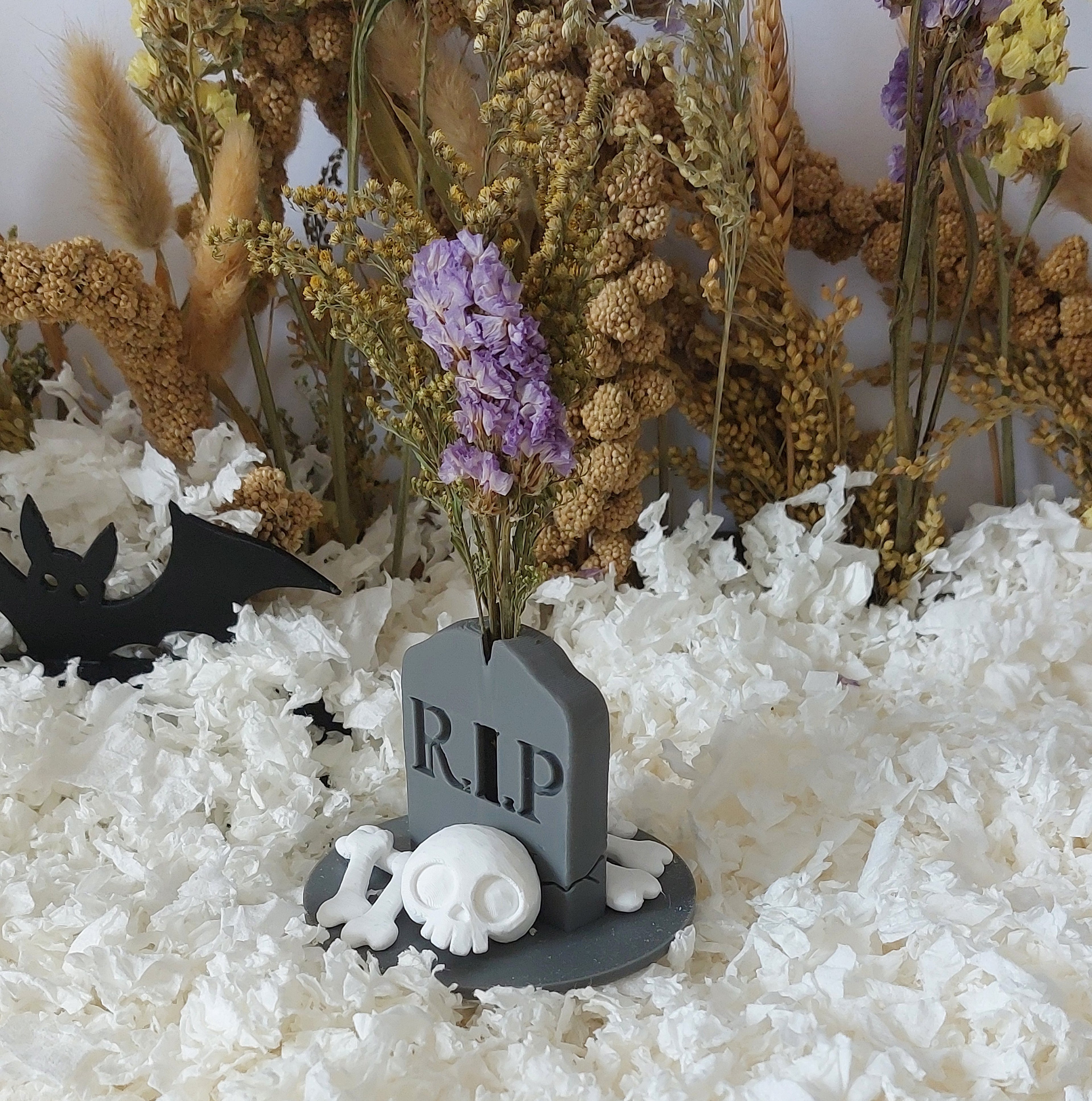 Tombstone & skull spray holder