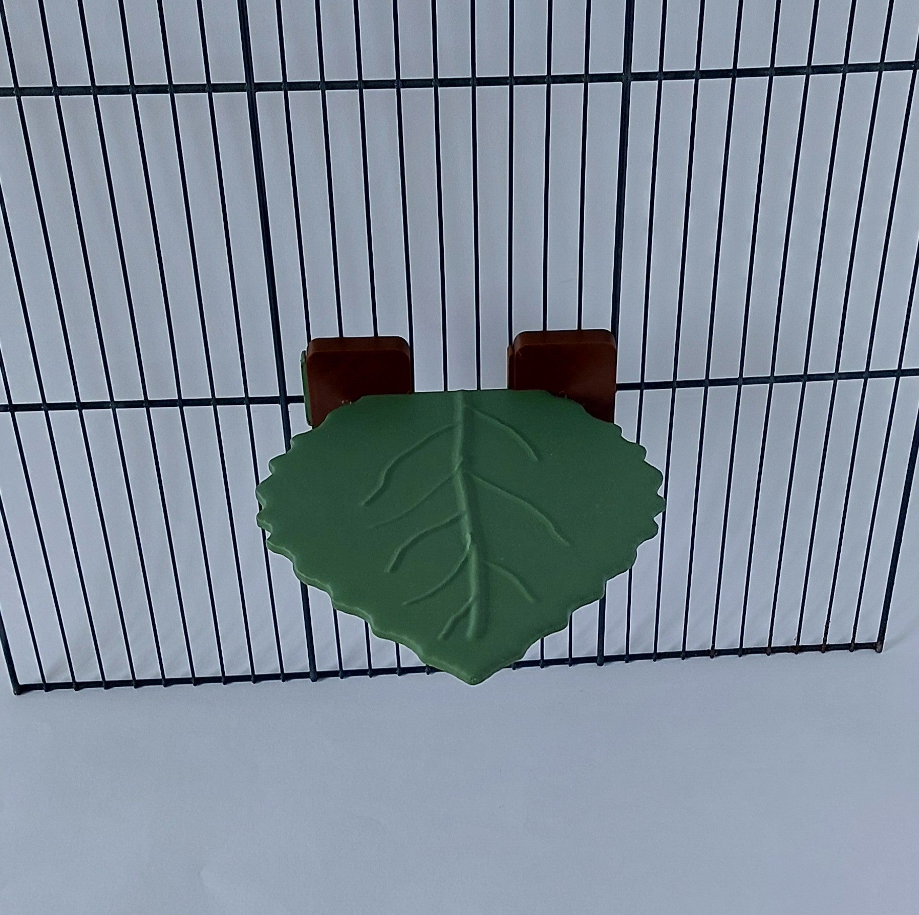 Leaf mounted platform