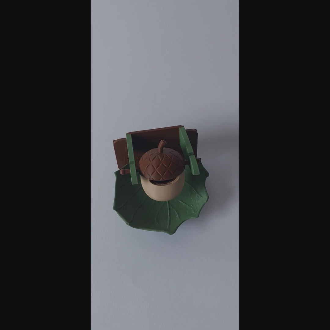 Acorn foraging toy